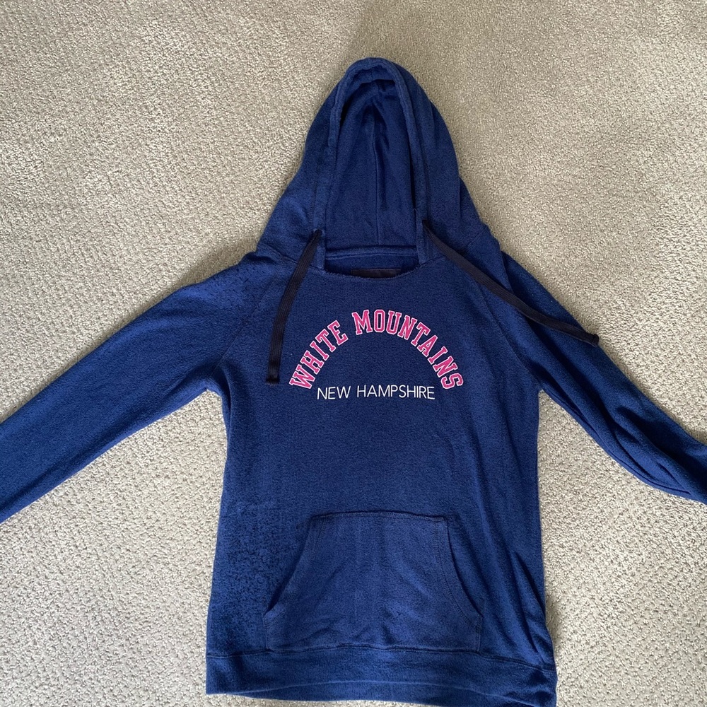 white mountains sweatshirt with strings